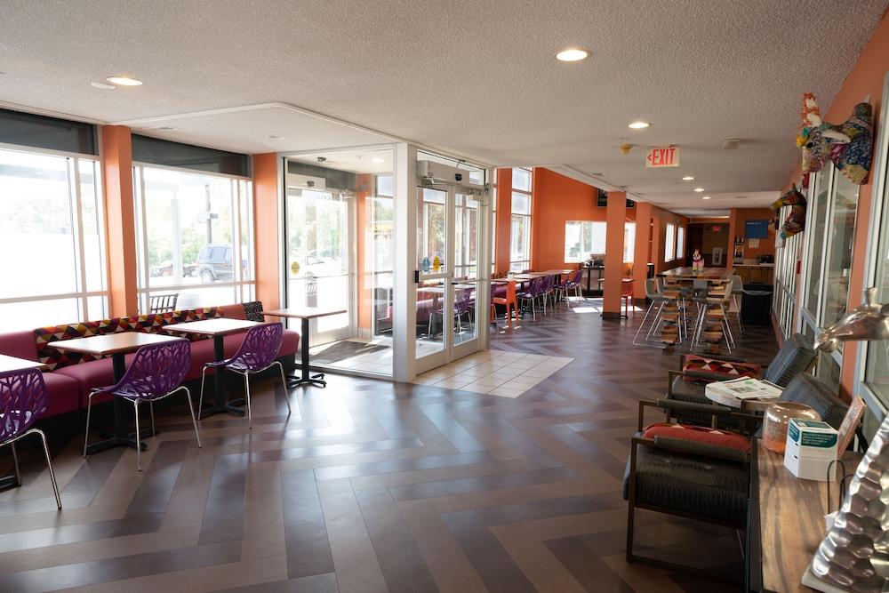 The Inn & Suites Omaha Near Zoo Extérieur photo