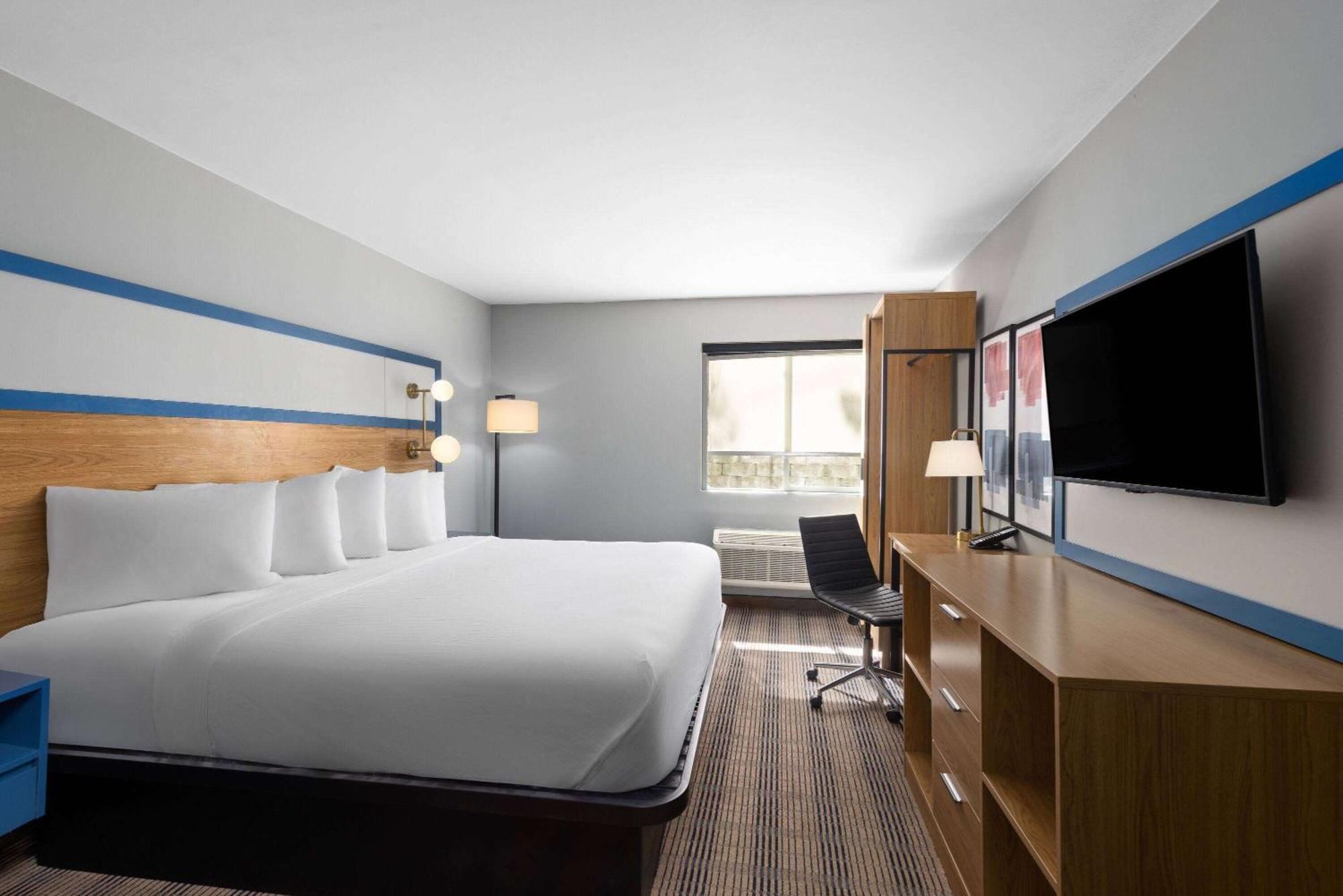 The Inn & Suites Omaha Near Zoo Extérieur photo