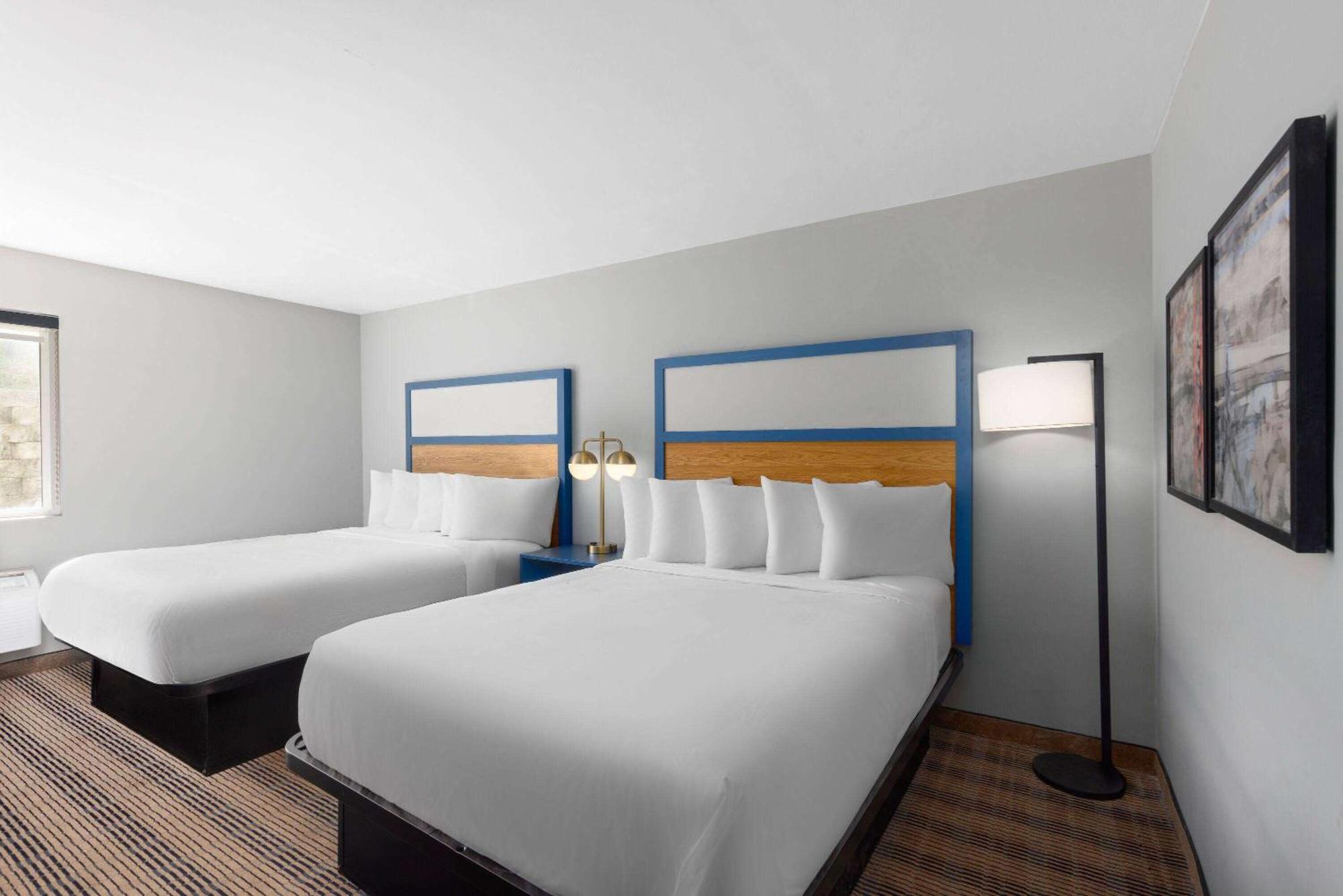 The Inn & Suites Omaha Near Zoo Extérieur photo