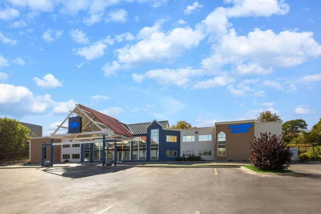 The Inn & Suites Omaha Near Zoo Extérieur photo