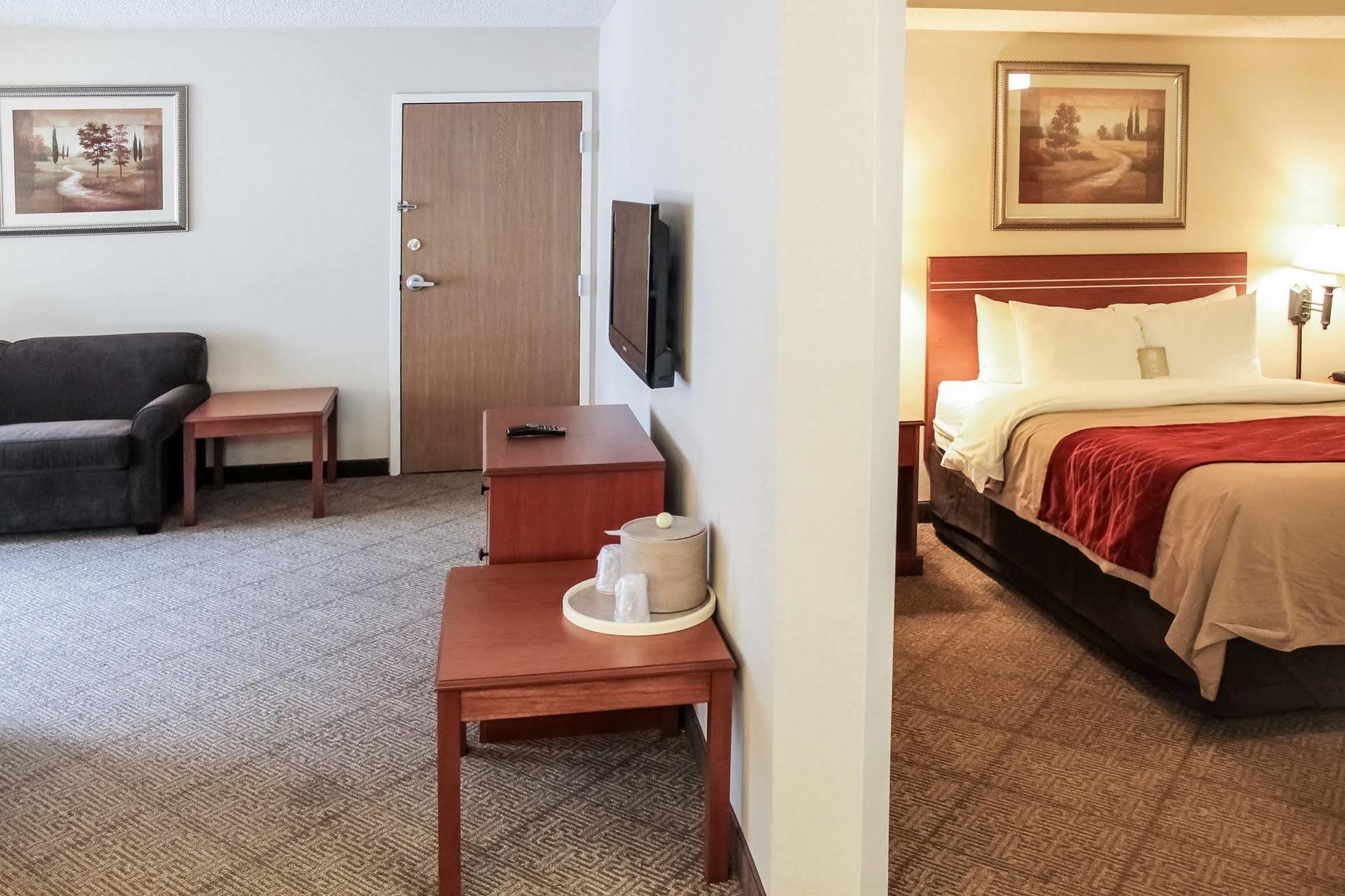 The Inn & Suites Omaha Near Zoo Extérieur photo